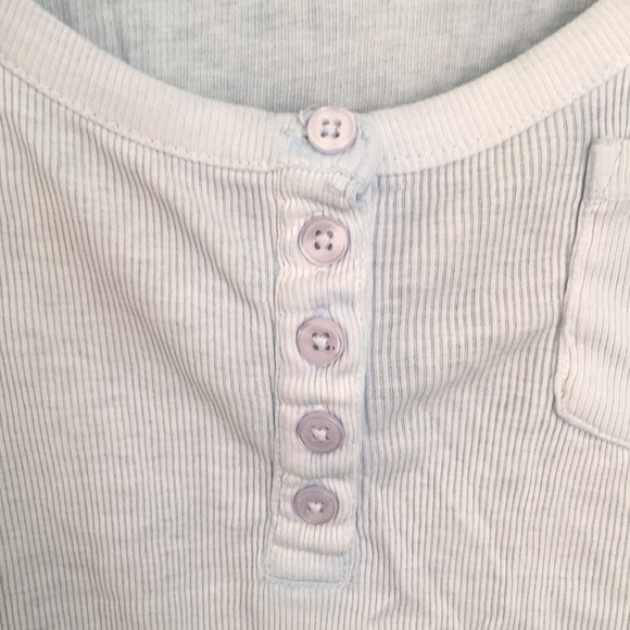 Guess Light Blue Crop Top Low Scoop Neck with Bottons Pocket Triangle Logo Large - Picture 3 of 4